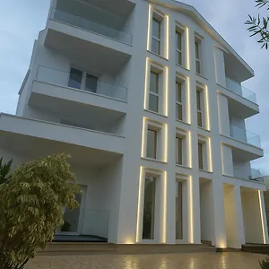 Noel Apartahotel
